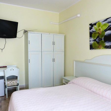 Le Mimose Bed & Breakfast Пескара Екстериор снимка